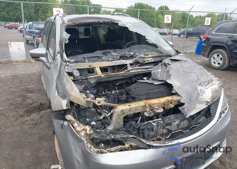 2018 Chrysler Pacifica Touring L z USA, uszkodzony, nr VIN 2C4RC1BG9JR217309